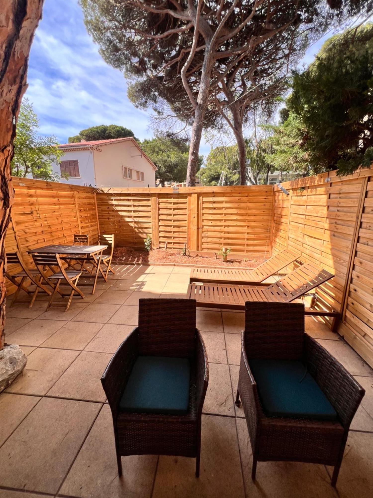 Sympathique Studio En Rez De Jardin Dans Residence Hyères Exteriör bild